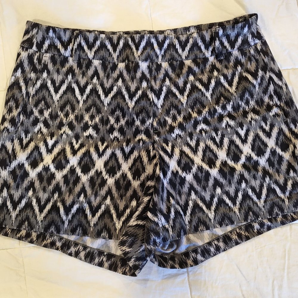 Spanx Polished On the Go Women’s Shorts Size Medium Black White 4 In Inseam
